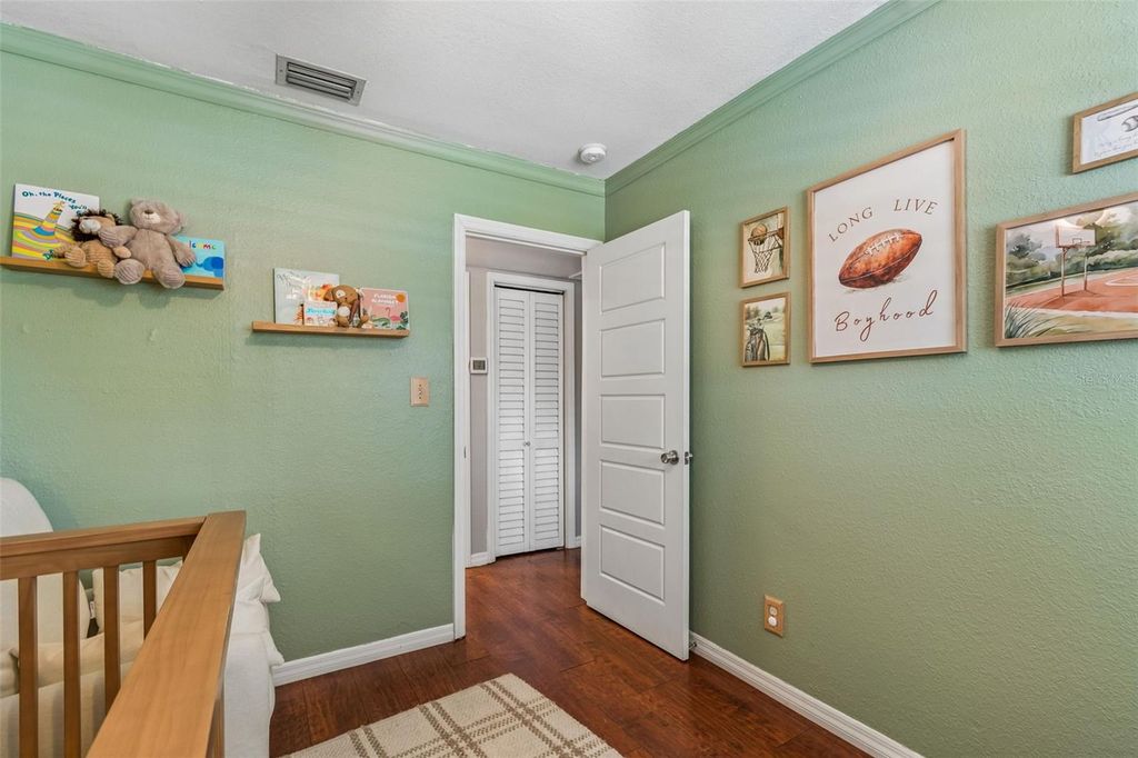 Image 13 of property listing at 11307 N BOULEVARD, Tampa, FL 33612