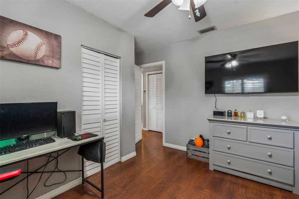 Image 16 of property listing at 11307 N BOULEVARD, Tampa, FL 33612