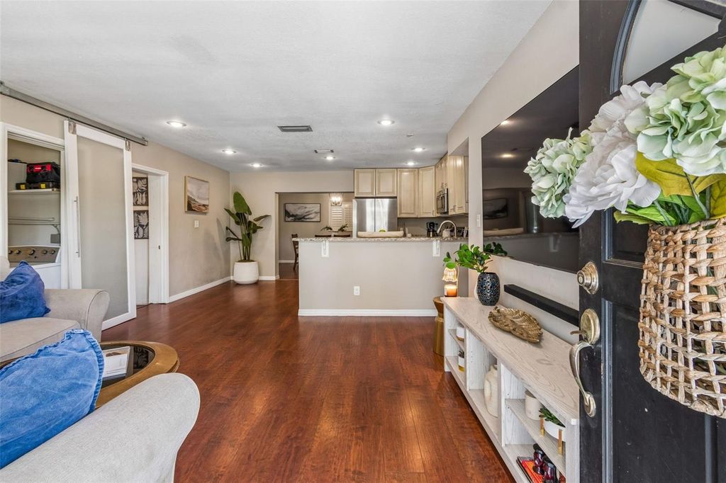 Image 3 of property listing at 11307 N BOULEVARD, Tampa, FL 33612