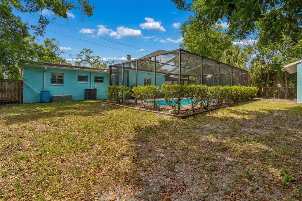 Image 24 of property listing at 11307 N BOULEVARD, Tampa, FL 33612