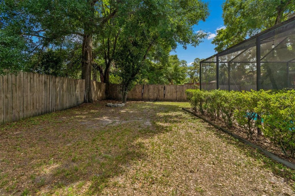 Image 25 of property listing at 11307 N BOULEVARD, Tampa, FL 33612