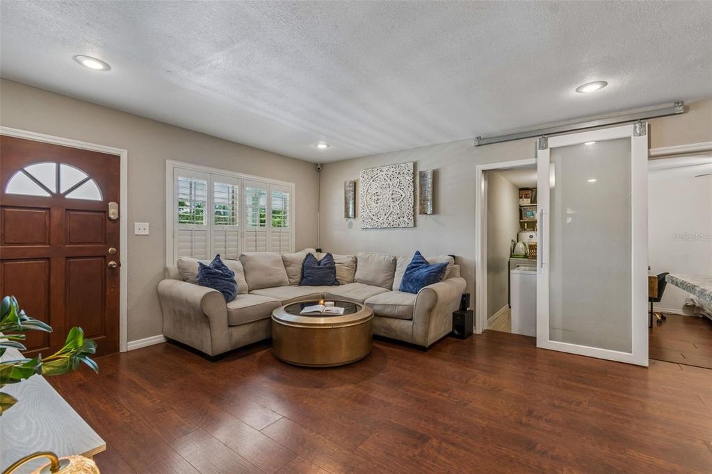 Image 4 of property listing at 11307 N BOULEVARD, Tampa, FL 33612