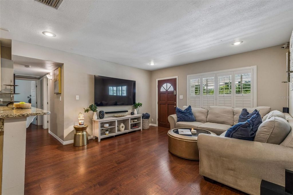 Image 5 of property listing at 11307 N BOULEVARD, Tampa, FL 33612