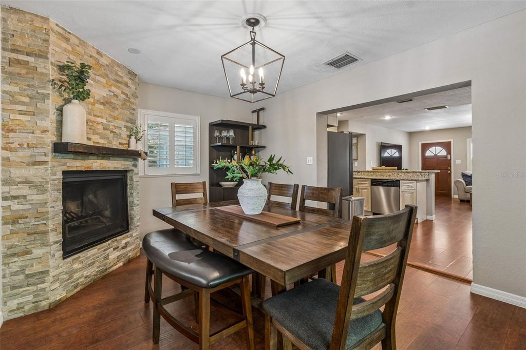 Image 9 of property listing at 11307 N BOULEVARD, Tampa, FL 33612