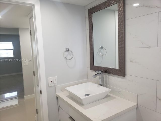 4700 Washington St 404, Hollywood, FL 33021