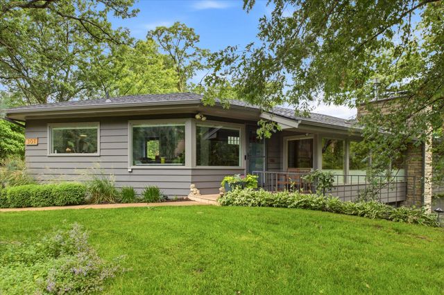 301 Ardmore Drive, Golden Valley, MN 55422