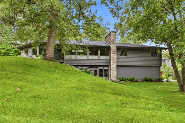 301 Ardmore Drive, Golden Valley, MN 55422