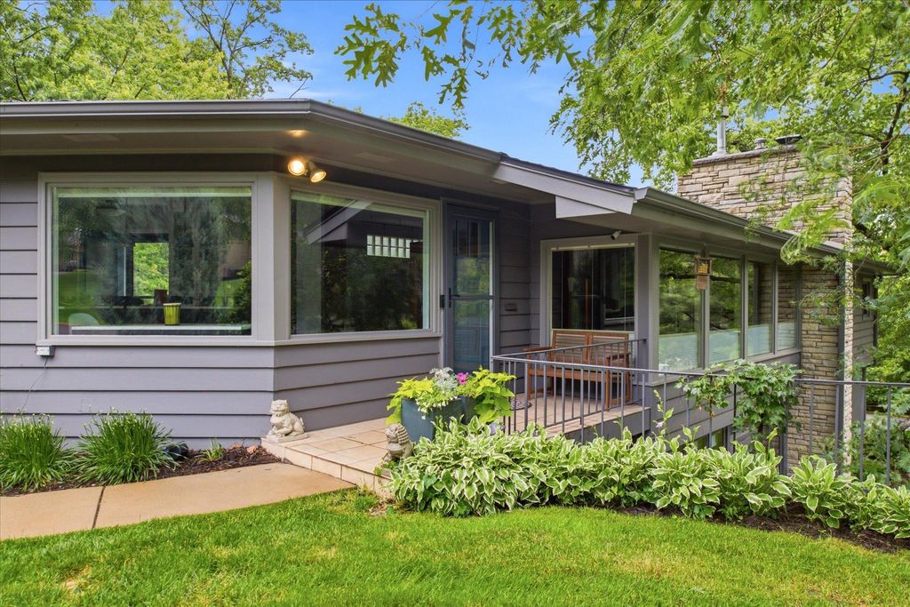 301 Ardmore Drive, Golden Valley, MN 55422