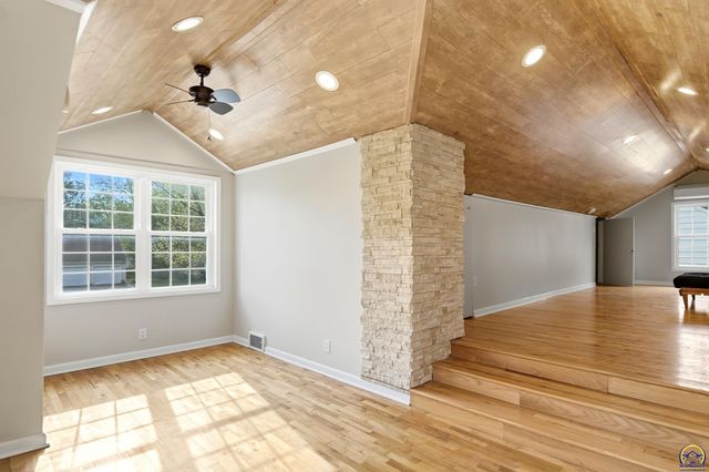 1155 SW Warren AVE, Topeka, KS 66604