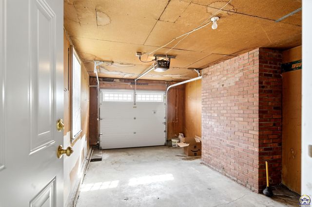 1155 SW Warren AVE, Topeka, KS 66604
