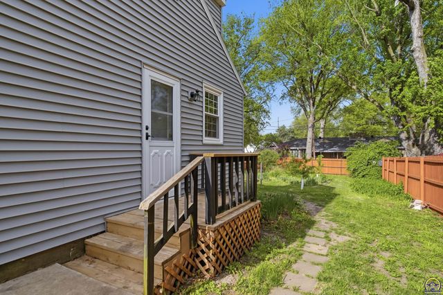 1155 SW Warren AVE, Topeka, KS 66604