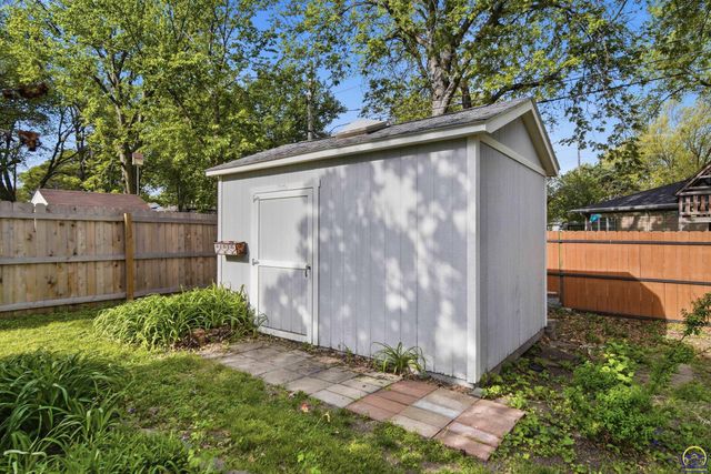 1155 SW Warren AVE, Topeka, KS 66604