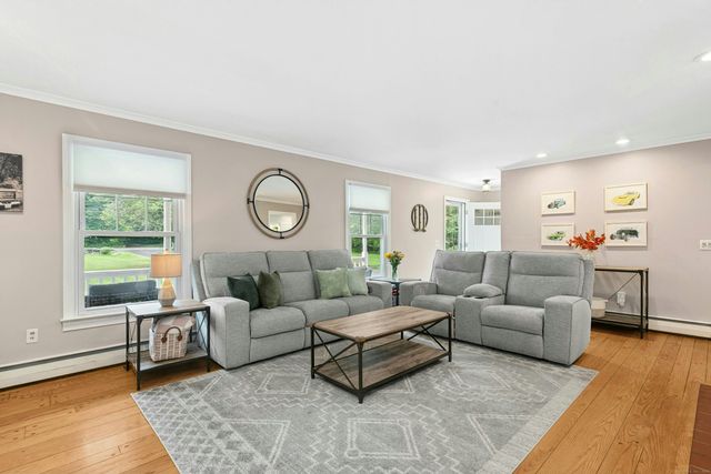 1027 Monroe Turnpike, Monroe, CT 06468