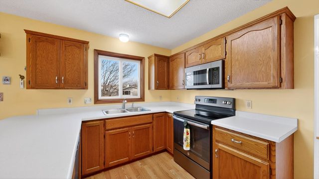 4236 Stoneham Lane NW, Rochester, MN 55901