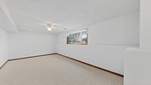 4236 Stoneham Lane NW, Rochester, MN 55901