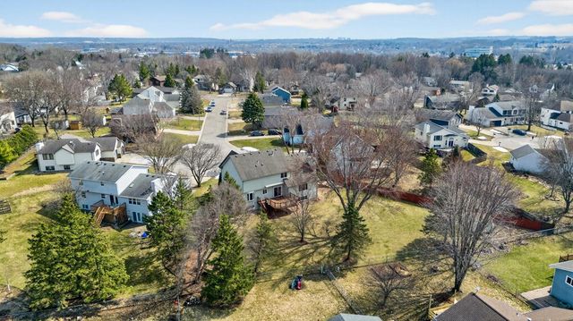 4236 Stoneham Lane NW, Rochester, MN 55901