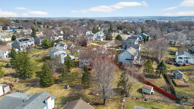 4236 Stoneham Lane NW, Rochester, MN 55901