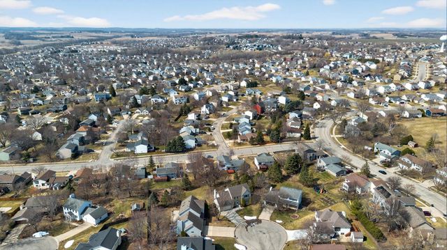 4236 Stoneham Lane NW, Rochester, MN 55901