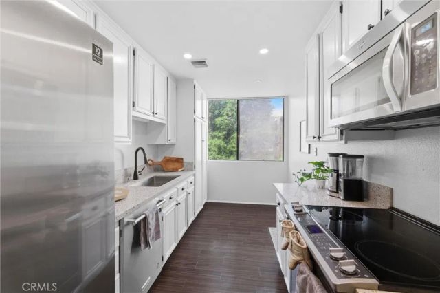 4275 Via Arbolada 210, Los Angeles, CA 90042