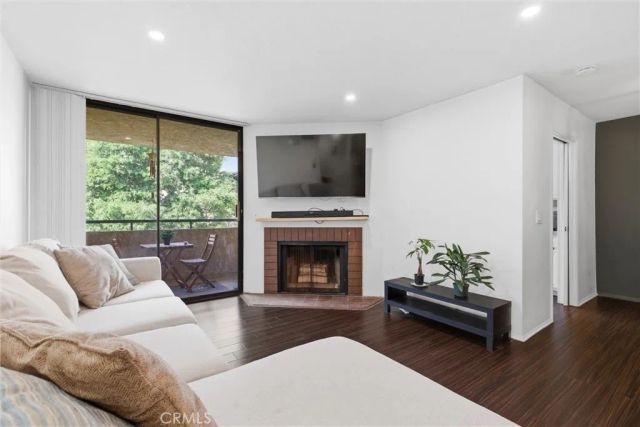 4275 Via Arbolada 210, Los Angeles, CA 90042