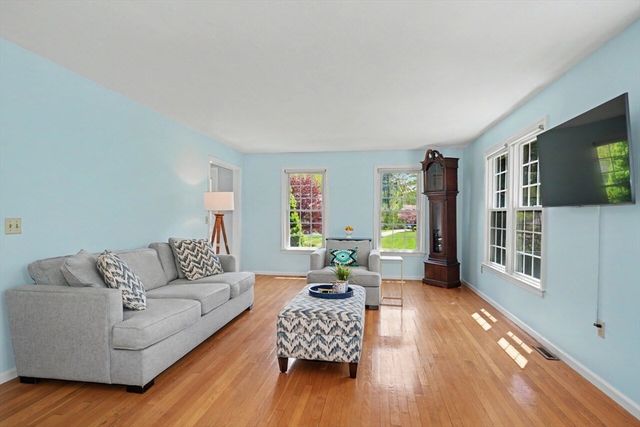 215 Rolling Meadow Dr, Holliston, MA 01746