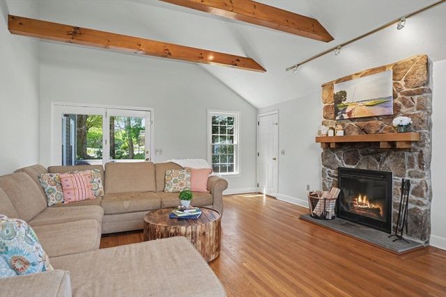 215 Rolling Meadow Dr, Holliston, MA 01746