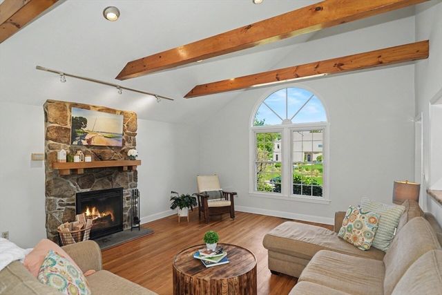215 Rolling Meadow Dr, Holliston, MA 01746