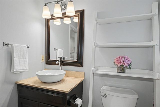 215 Rolling Meadow Dr, Holliston, MA 01746