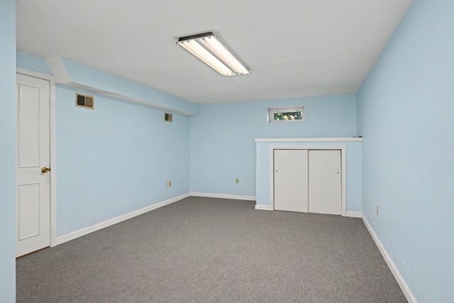 215 Rolling Meadow Dr, Holliston, MA 01746