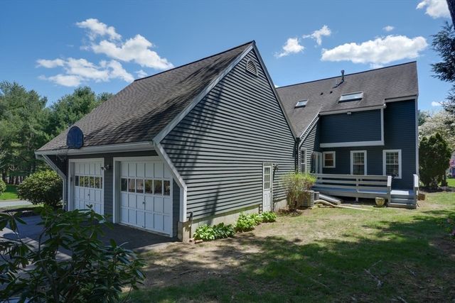 215 Rolling Meadow Dr, Holliston, MA 01746