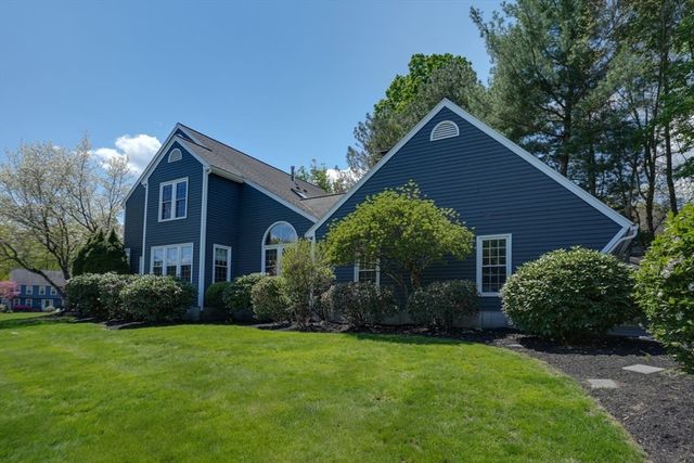 215 Rolling Meadow Dr, Holliston, MA 01746