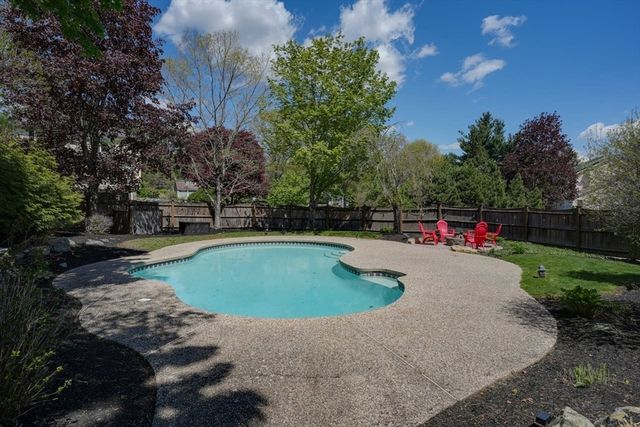 215 Rolling Meadow Dr, Holliston, MA 01746