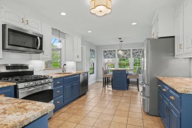 215 Rolling Meadow Dr, Holliston, MA 01746