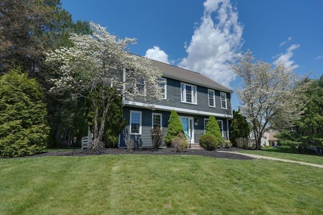 215 Rolling Meadow Dr, Holliston, MA 01746