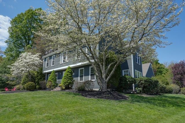 215 Rolling Meadow Dr, Holliston, MA 01746