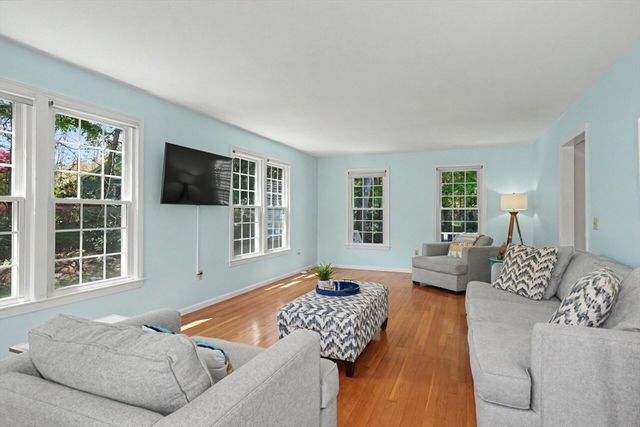 215 Rolling Meadow Dr, Holliston, MA 01746