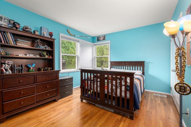 32 Oak St, Stoneham, MA 02180