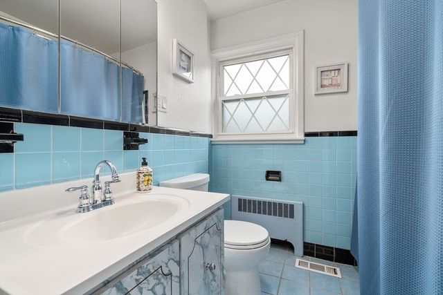 32 Oak St, Stoneham, MA 02180