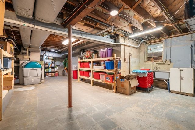 32 Oak St, Stoneham, MA 02180