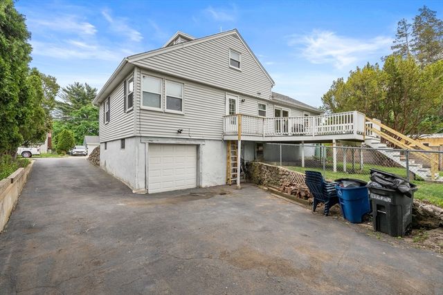 32 Oak St, Stoneham, MA 02180