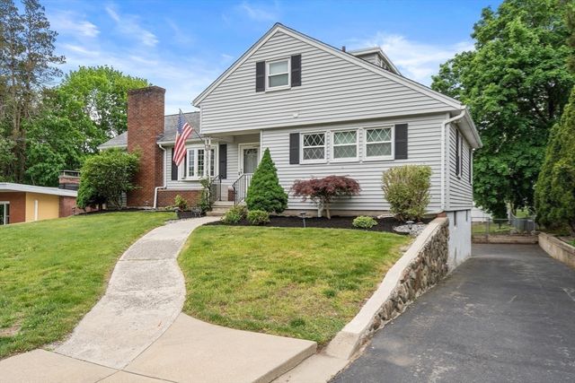 32 Oak St, Stoneham, MA 02180