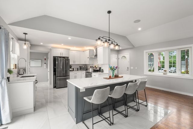 32 Oak St, Stoneham, MA 02180