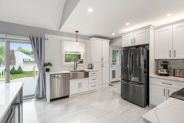 32 Oak St, Stoneham, MA 02180