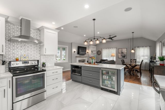 32 Oak St, Stoneham, MA 02180