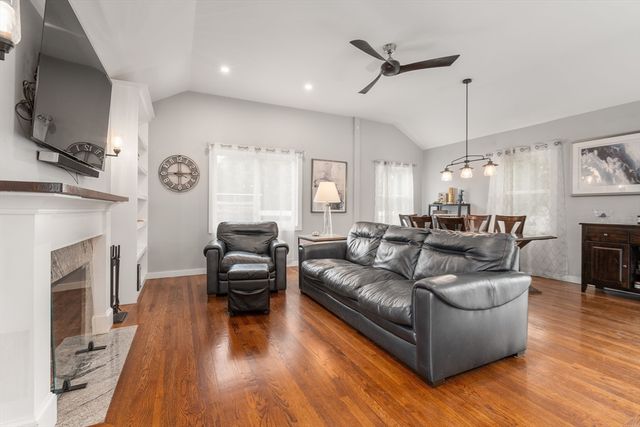32 Oak St, Stoneham, MA 02180