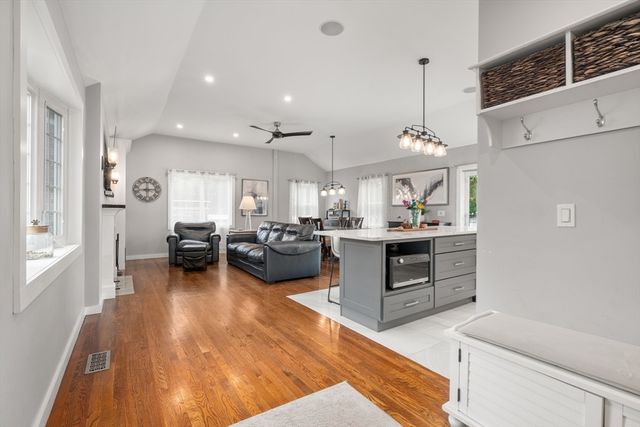 32 Oak St, Stoneham, MA 02180
