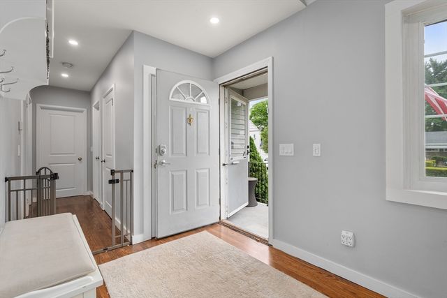 32 Oak St, Stoneham, MA 02180
