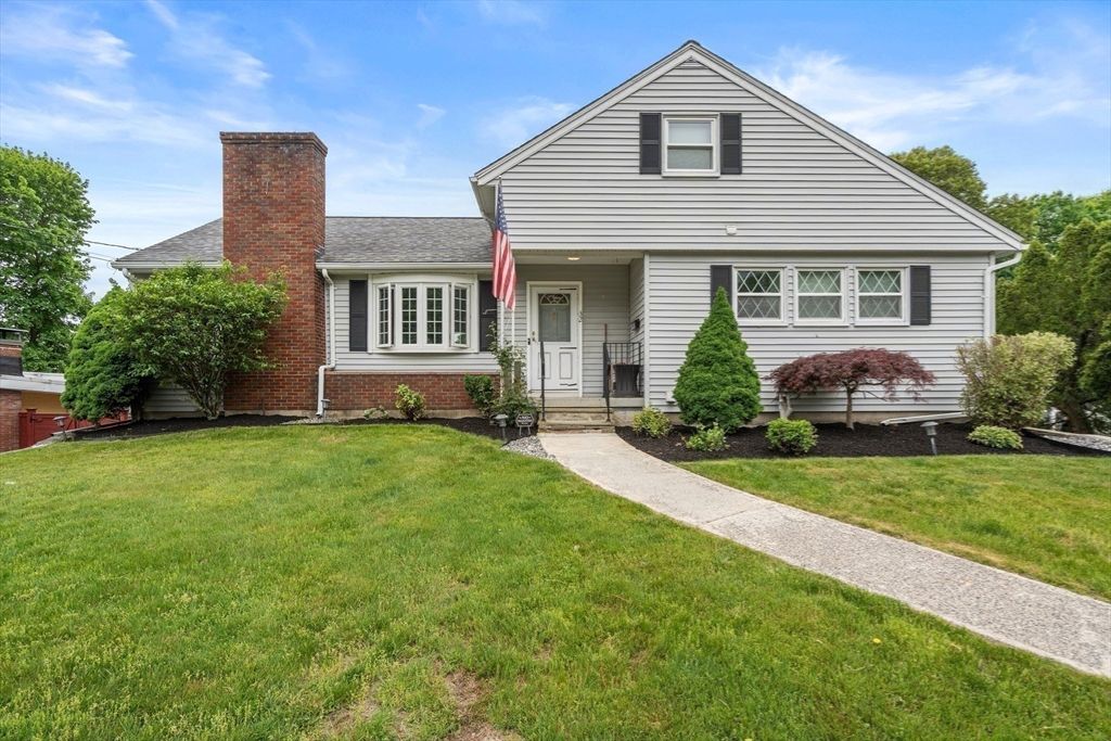32 Oak St, Stoneham, MA 02180