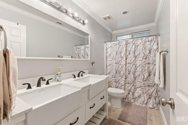 11416 Magnolia Street, Corona, CA 92883