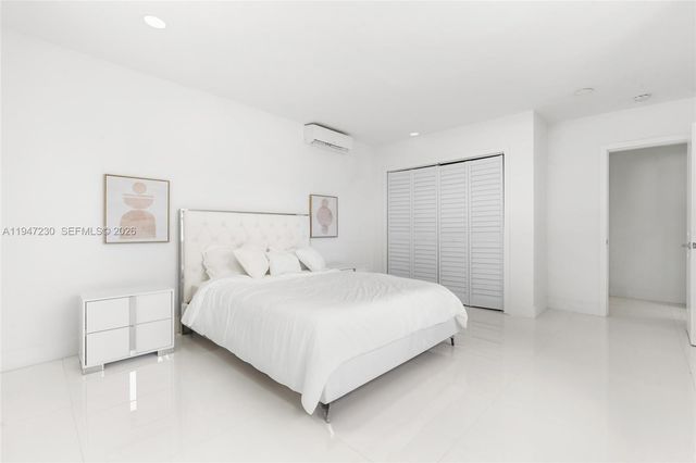 1581 Normandy Dr, Miami Beach, FL 33141